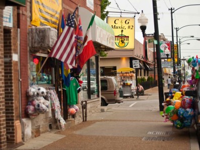 Commerce in Little Village